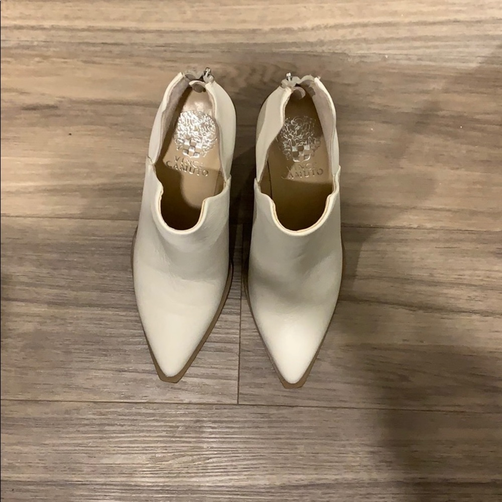Vince Camuto Gigietta Booties (NWOT)